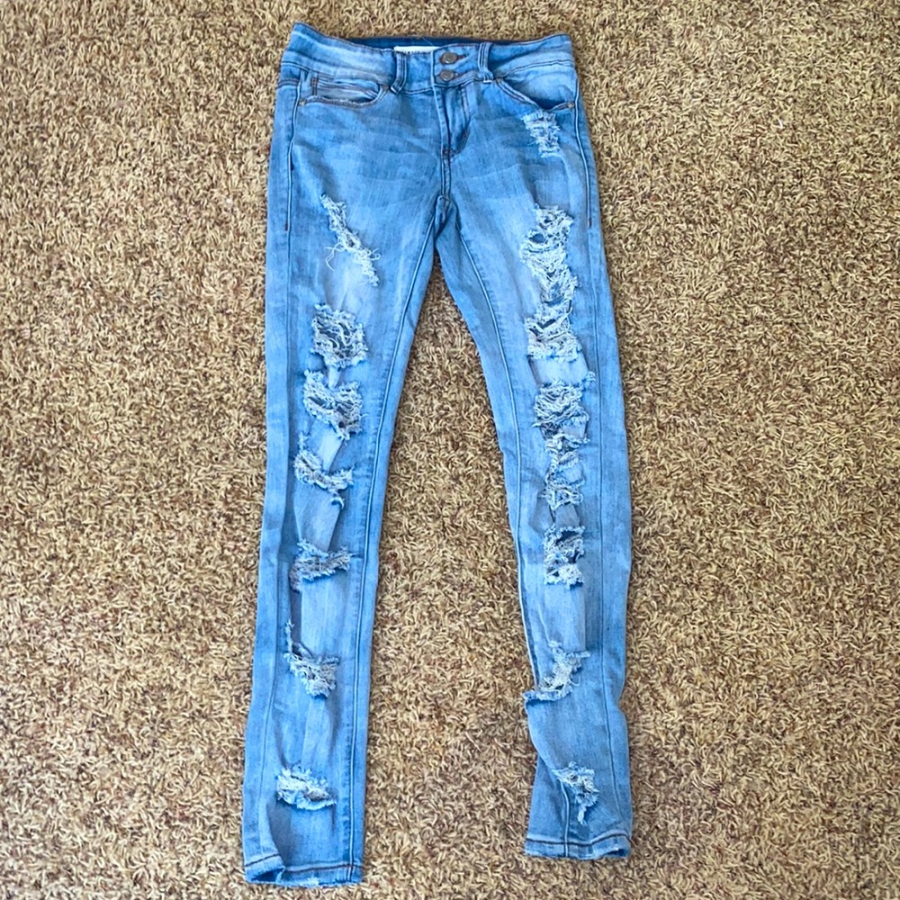 Almost famous jeans.. size 0. Very lightly worn.. no stains.